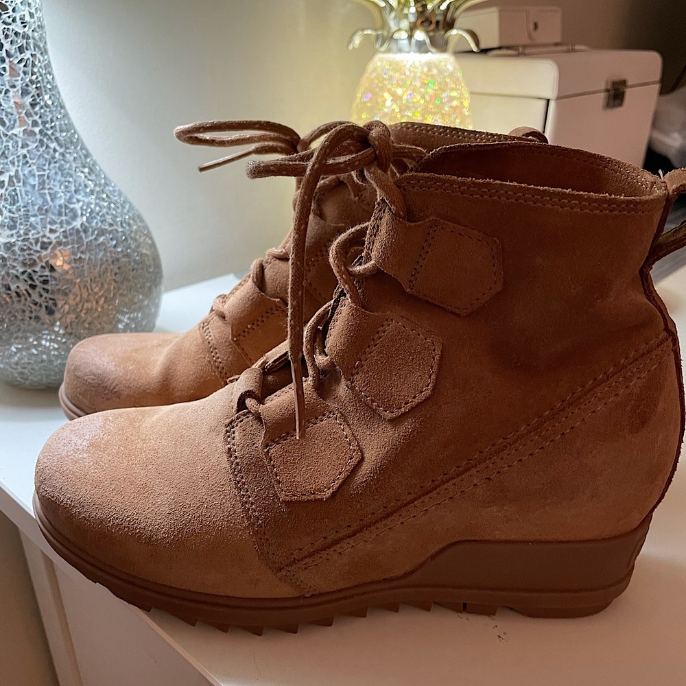 Sorel evie waterproof lace up bootie 7.5